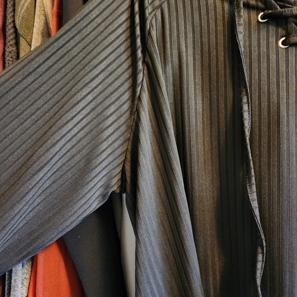 COPY - Nwot light weight top - Picture 3 of 5